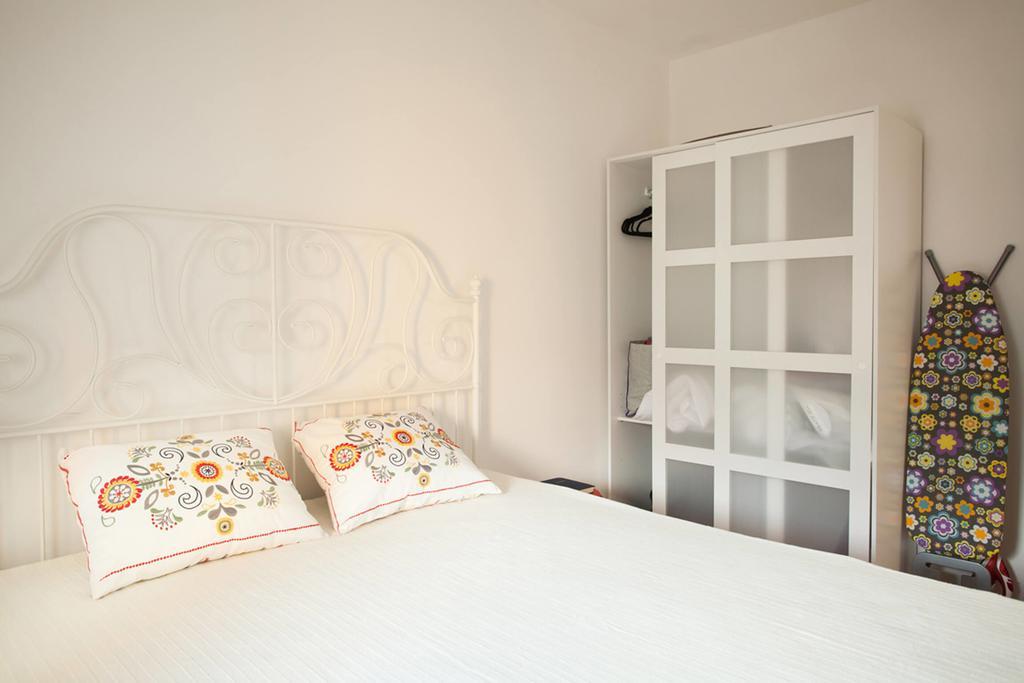 Mia - Lovely Near Airport Apartment *